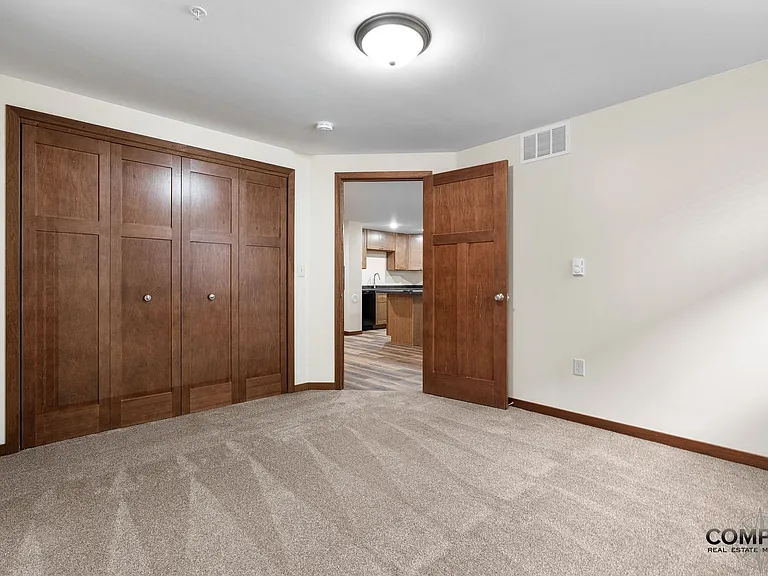 610 Gray St Apartments — Photo 28