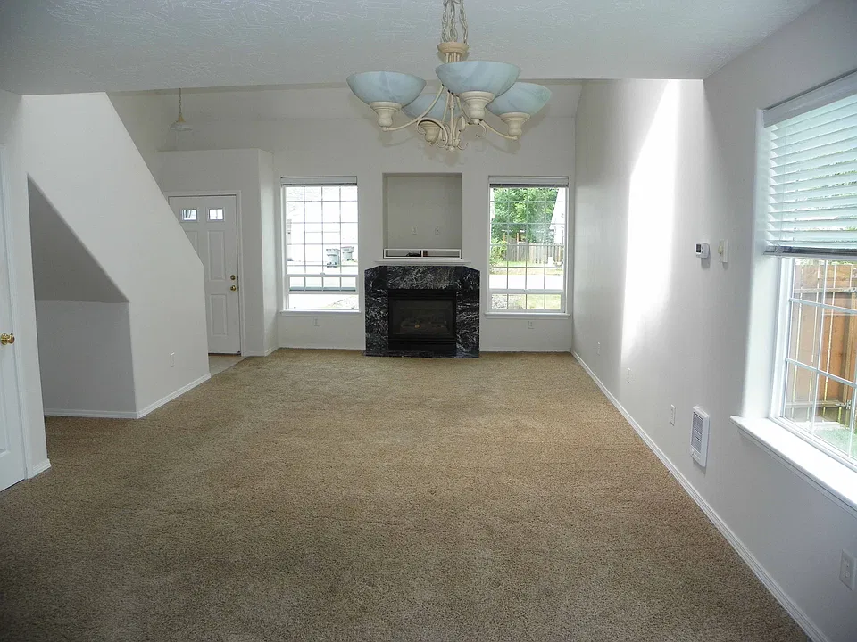 734 NW Date Ave