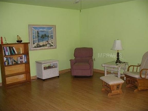 4th image of 201 Kings Blvd APT 8