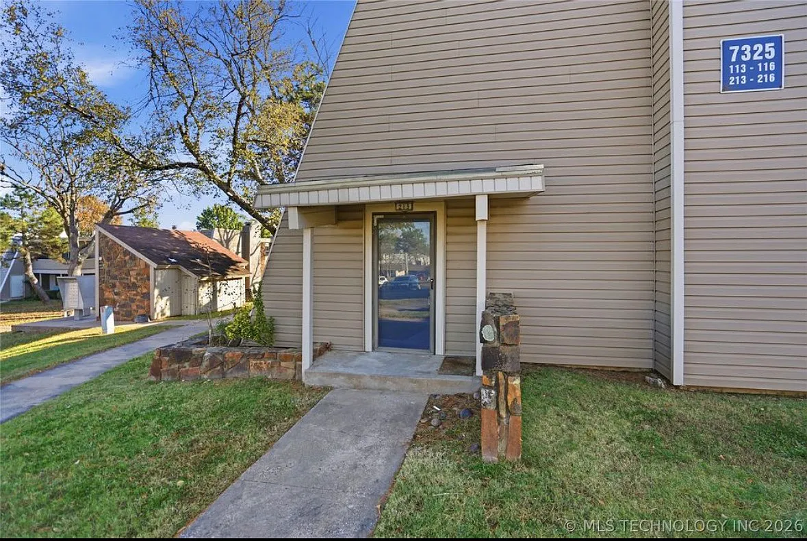 2 bed, 1026 sqft, $1,200 — Photo 1