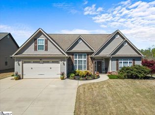 104 Dewfield Ln, Boiling Springs, SC 29316