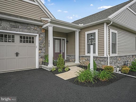 3rd image of 360 English Ivy Dr