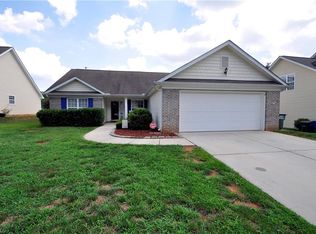 703 Hawthorn Ridge Dr, Whitsett, NC 27377