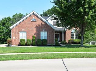 525 Oakwood Dr, Fenton, MO