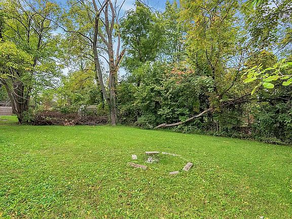 4th image of 9902 Ellis Dr