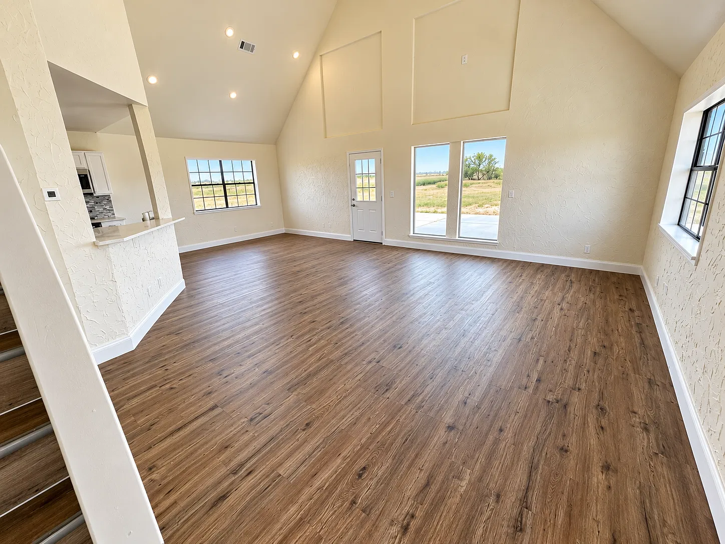 2 bed, 1500 sqft, $1,900 — Photo 3