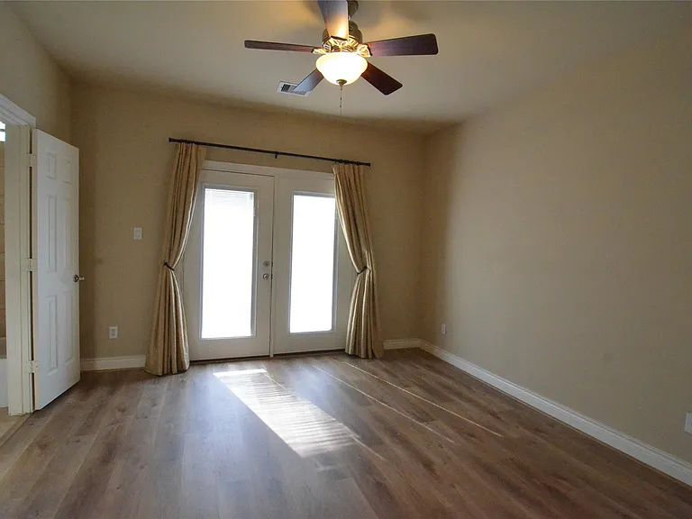 9006 Harbor Hills Dr E — Photo 12