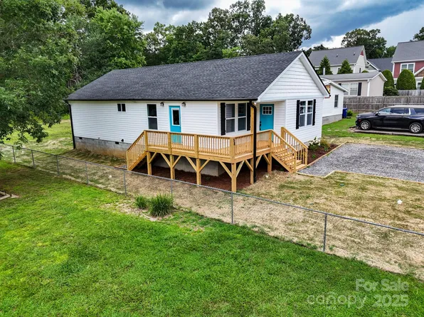 58 Goldmont St, Black Mountain, NC 28711