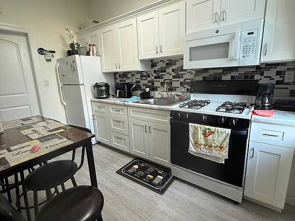 2nd image of 2025 New York Ave Floor 2