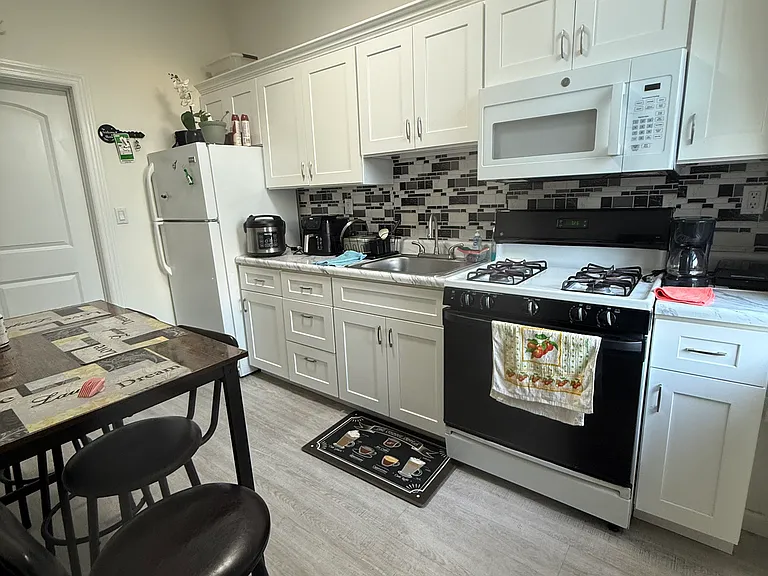 2025 New York Ave #2 — Photo 2