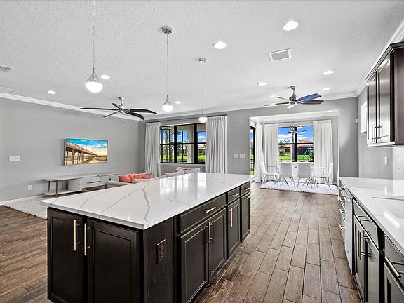 3rd image of 245 SE Longview Drive