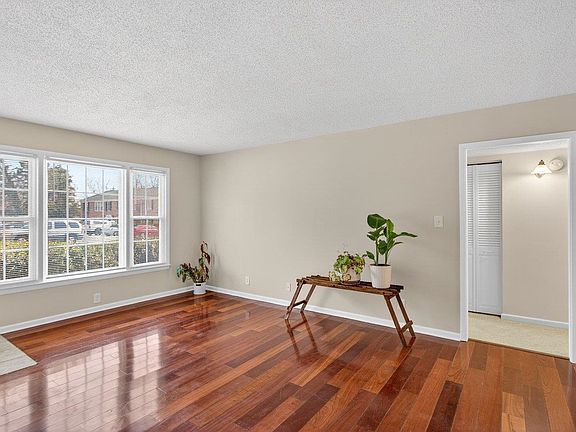 3rd image of 2527 Hydraulic Rd APT 26