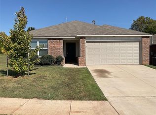 833 Crown Heights Ln, Purcell, OK 73080