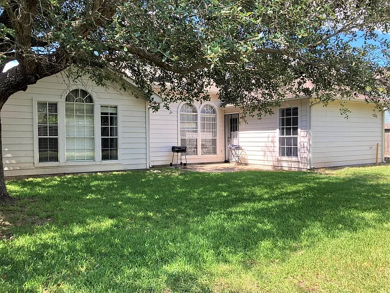 21215 Branford Hills Ln — Photo 31