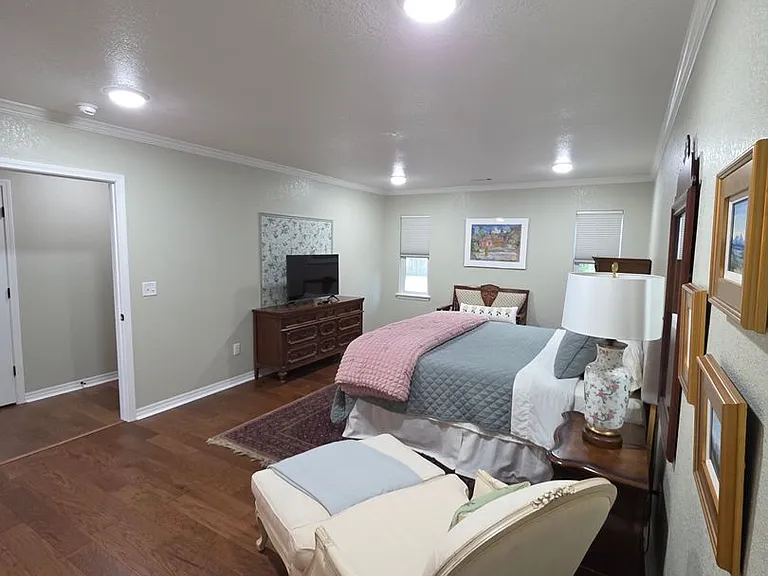 105 Pecan St — Photo 12