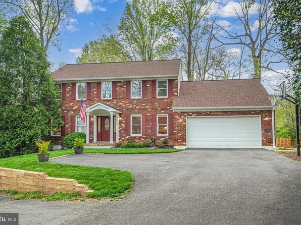 1955 Weybridge Ln, Reston, VA 20191