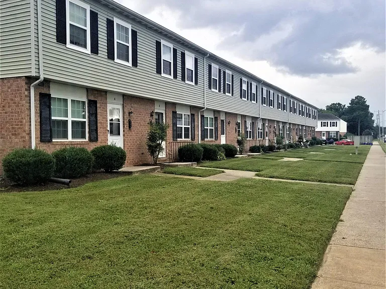 407 Moss Hill Ln — Photo 1