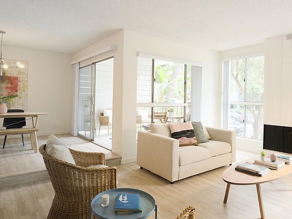2nd image of 212-1235 N Kings Rd #212