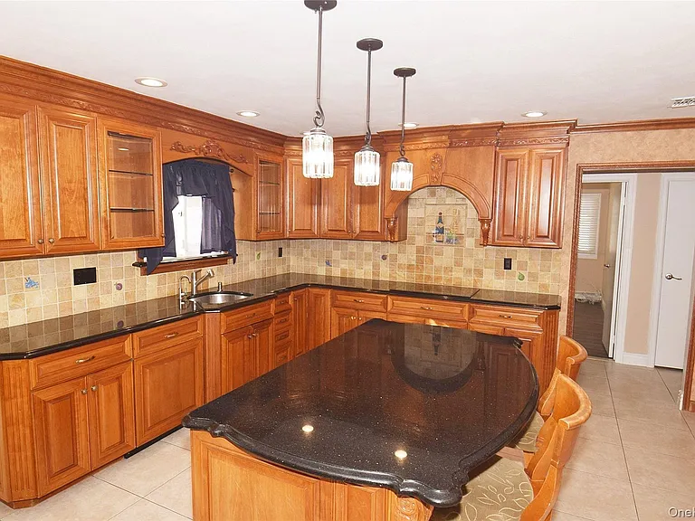 27 Jill Dr — Photo 3