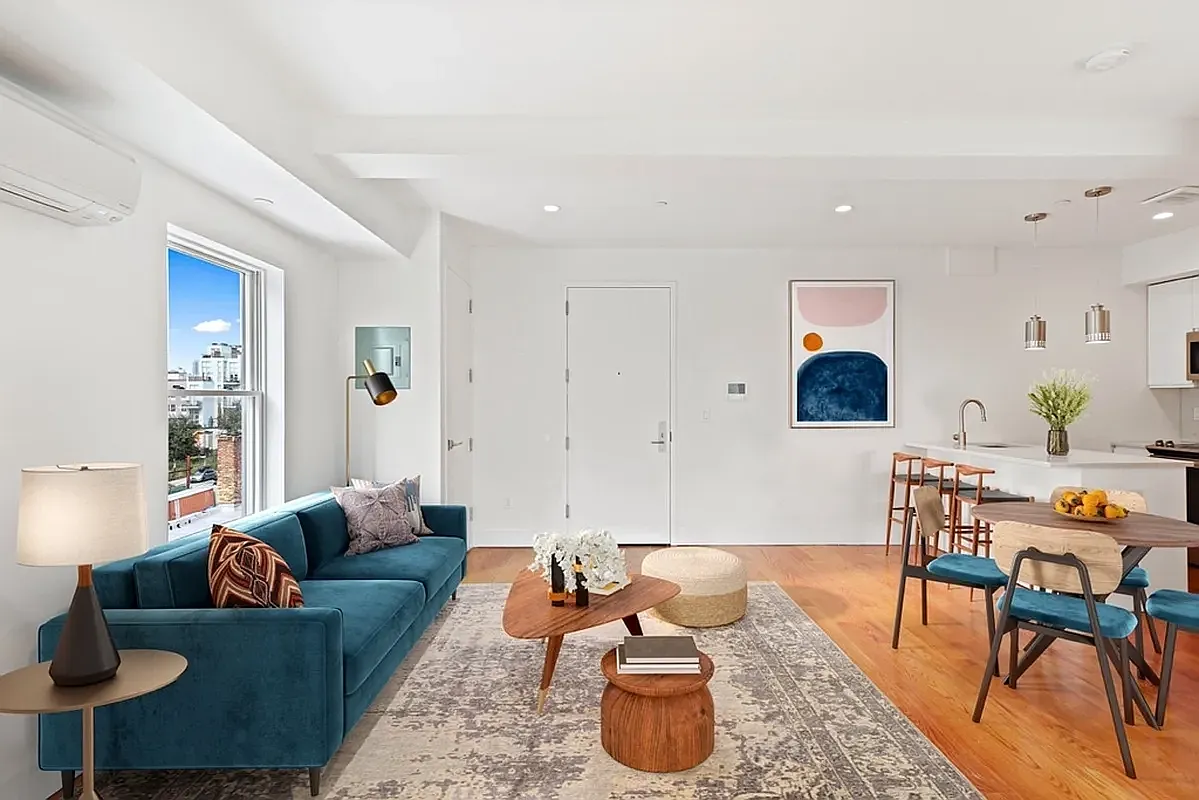 61 Montrose Avenue — Photo 1