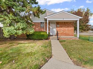 29294 E Brittany Ct, Roseville, MI 48066