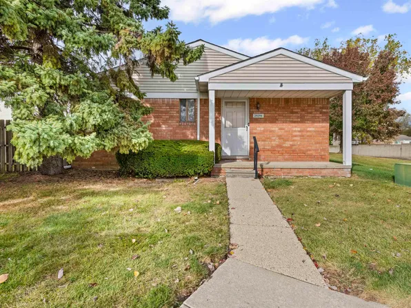 29294 E Brittany Ct, Roseville, MI 48066