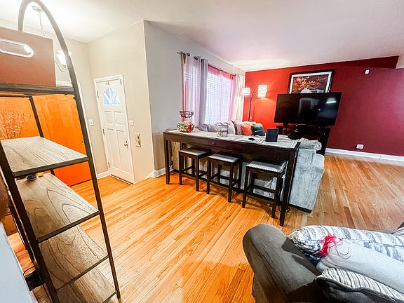 3rd image of 10301 Kent St