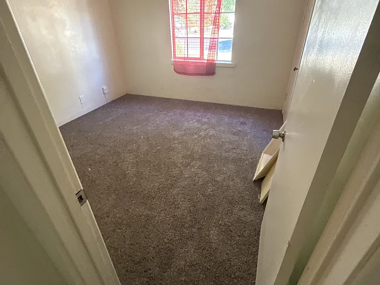 1209 Thomas Way — Photo 2