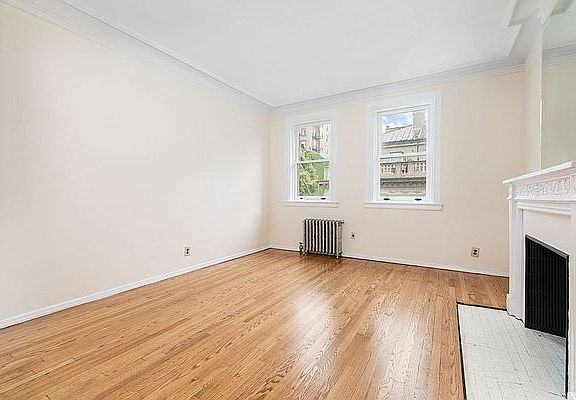 3rd image of 14 E 73rd St APT 5A