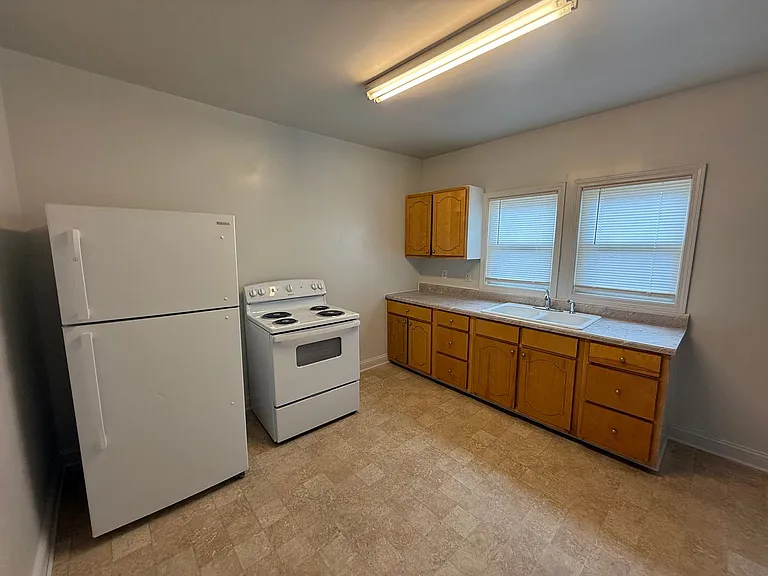 1016 Grace Ave — Photo 4