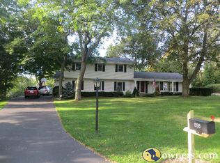 15515 Springwood Ct, Brookfield, WI 53005