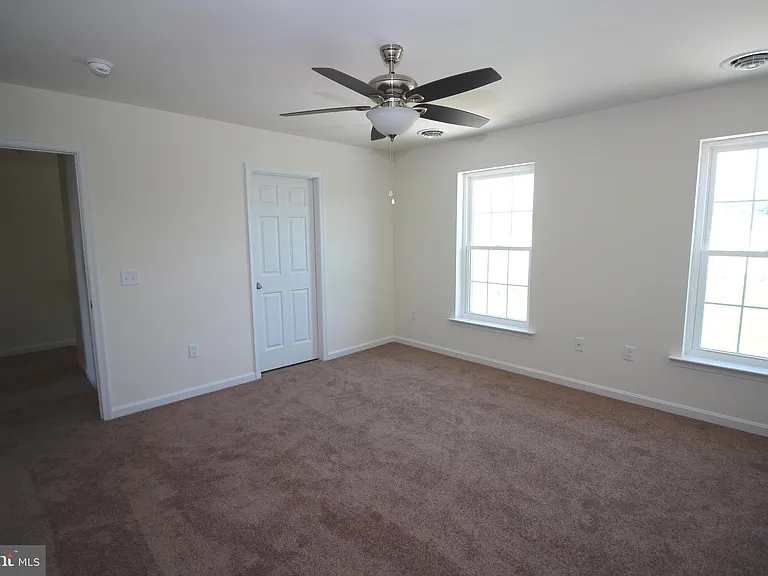82 Filbert Dr — Photo 31