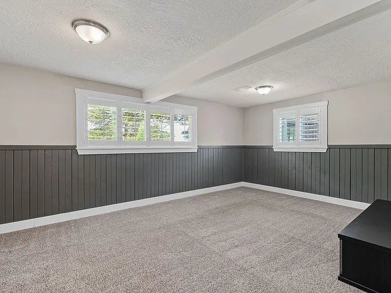 3395 E Larchmont Dr — Photo 29