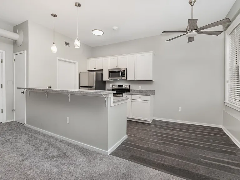 17 E High St — Photo 8