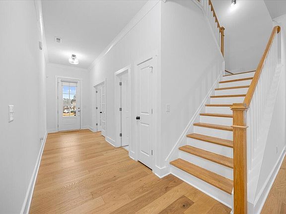 3rd image of 533 Kings Lake Way