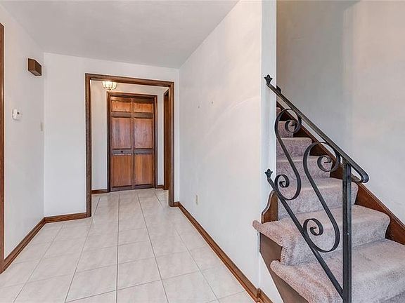 4th image of 416 Deer Park Dr W