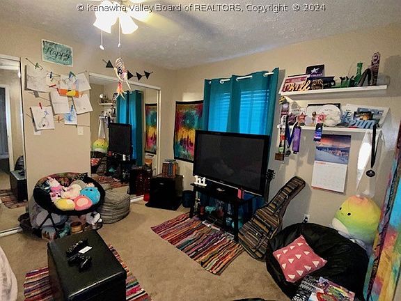 3rd image of 526 Rosewood Pl