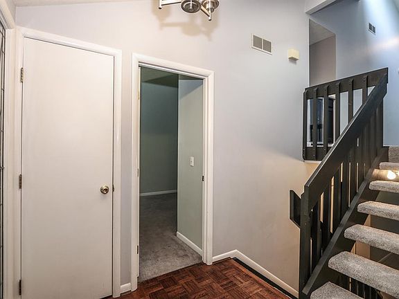 4th image of 25 Rolling Hills Ct