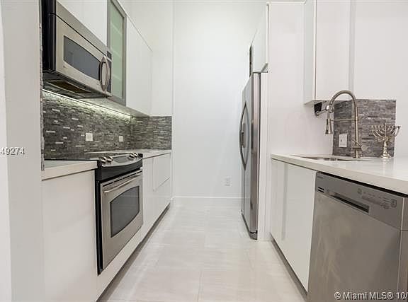 4th image of 18800 NE 29th Ave APT 123