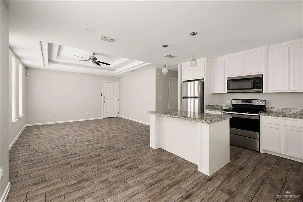 3 bed, 2.0 bath, 1060 sqft, $1,150 — Photo 2