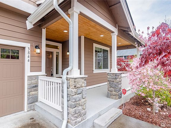 3rd image of 3844 19th Ave NE