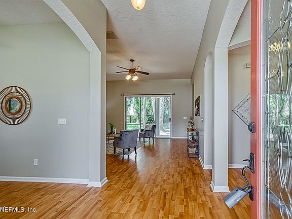 5th image of 405 Sarah Towers Ln