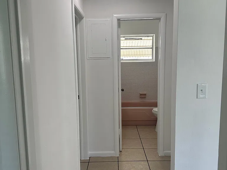 2407 McKinley St #2 — Photo 5
