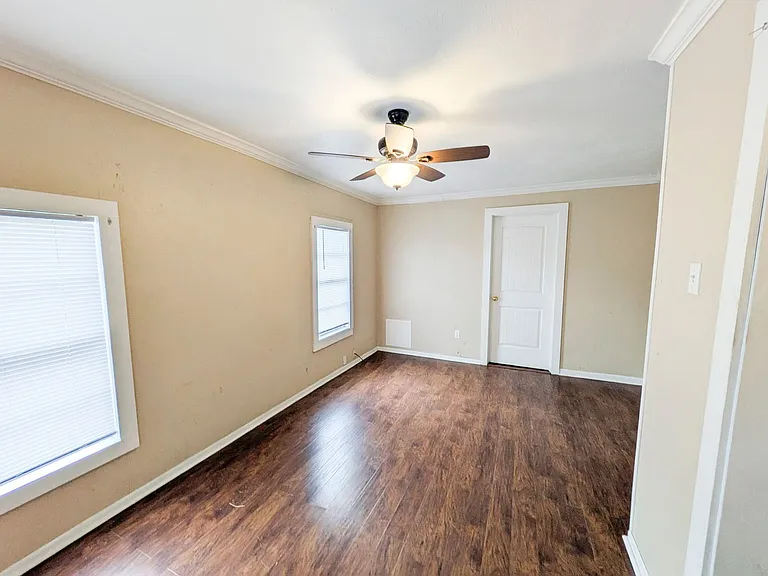 1030 Dallas St — Photo 10