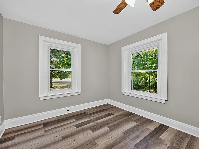 904 Locust Corner Rd — Photo 9