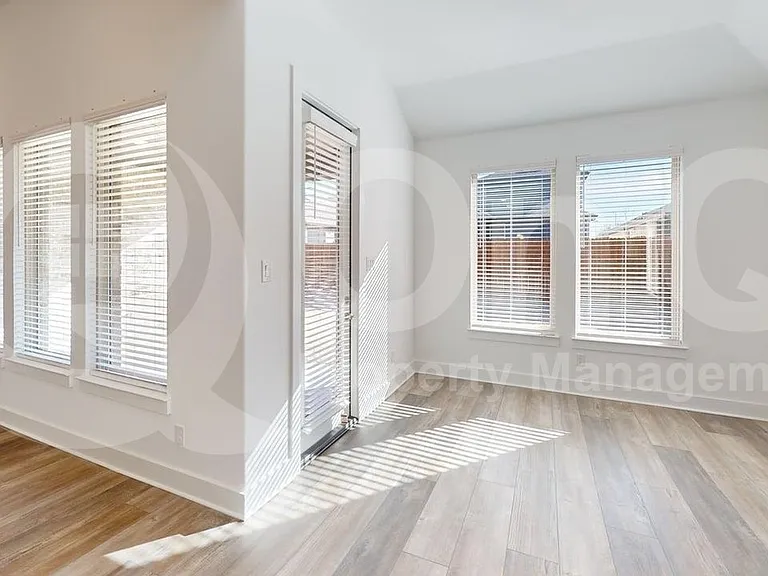 1908 Briar Hill Dr — Photo 6