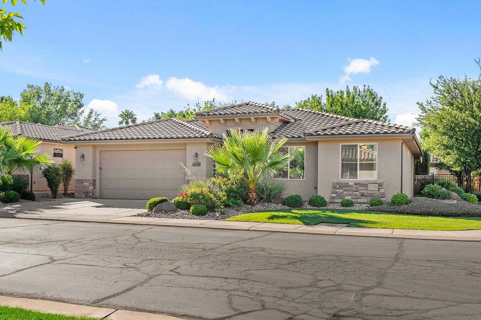 145 S Crystal Lakes Dr