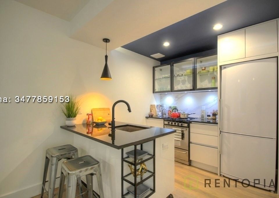 1st image of 10 Lexington Ave #3W