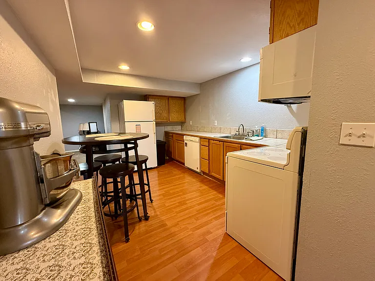515 NW Irving St #A — Photo 17