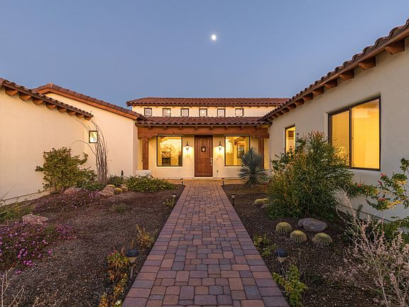 Pretty as a Picture with No HOA